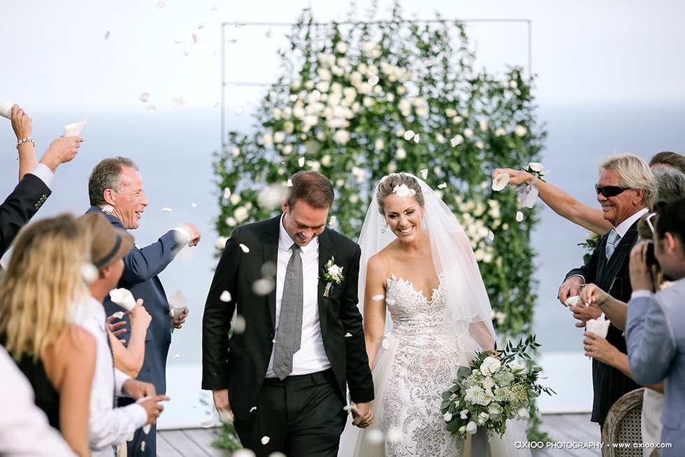 Axioo: The Infinite Garden of Love